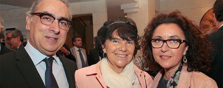 José Martínez Olmos, portavoz del grupo socialista en el Senado, Regina Revilla, directora ejecutiva de Policy, Communication & Corporate Affairs de MSD en España, y María Isabel Baena, Viceconsejera de Salud de la Junta de Andalucía. 