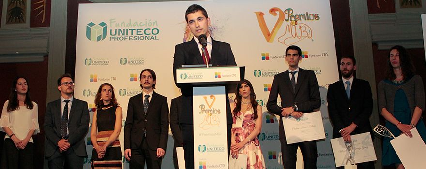 Jorge Martínez Solano,número uno del MIR, junto con los 10 mejores de la prueba de acceso a la residencia médica