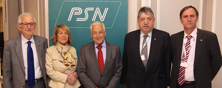 De izquierda a derecha: Alfredo Milazzo, presidente de la Fundación Ad Qualitatem;  Carmen Rodríguez Menéndez, vicepresidenta de PSN; Miguel Carrero, presidente de PSN; Miguel Triola, vicepresidente segundo de PSN; y Eudald Bonet i Bonet, consejero de PSN. 