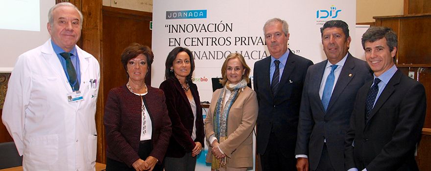  Javier Guerra Aguirre, director médico del Hospital Universitario Fundación Jiménez Díaz; Elena Andradas, directora de Salud Pública del Ministerio de Sanidad; Amelia Martín Uranga, responsable de la Plataforma Española de Medicamentos Innovadores de Farmaindustria; Margarita Alfonsel, secretaria general de Fenin; Luis Mayero, Manuel Vilches y Adolfo Fernández-Valmayor, secretario general, director general y presidente, respectivamente, de IDIS. 