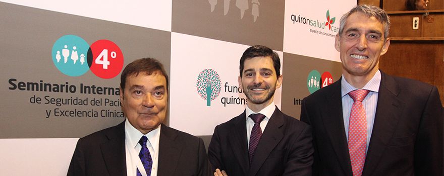 Raimon Belenes Juárez, director del IV Seminario Internacional de Seguridad del Paciente y Excelencia Clínica de Quirónsalud; Héctor Ciria, CEO-Consejero Delegado de Quirónsalud; y Juan Antonio Álvaro de la Parra, director de Hospitales Públicos de Madrid de Quirónsalud. 