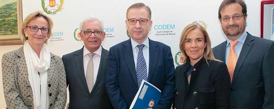 Lourdes Martínez, gerente de Cuidados del Sermas; Jesús Sánchez Martos, consejero de Sanidad de Madrid; Jorge Andrada, presidente del Codem; Miriam Rabaneda, nueva directora general de Planificación, Investigación y Formación de la Consejería de Sanidad; y Fernando Prados; director general de Humanización de Madrid.