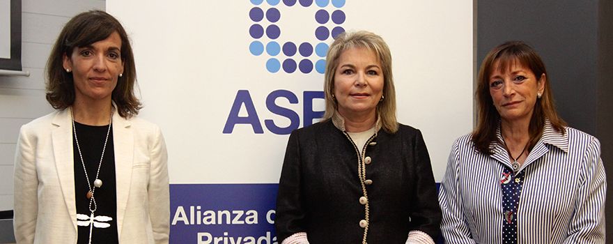 Marta Serrano, gerente de Sanidad y Seguridad Laboral de Aenor; Cristina Contel, presidenta de ASPE; y Yolanda Herreros, directora de Gestiona y SUMA Salud. 
