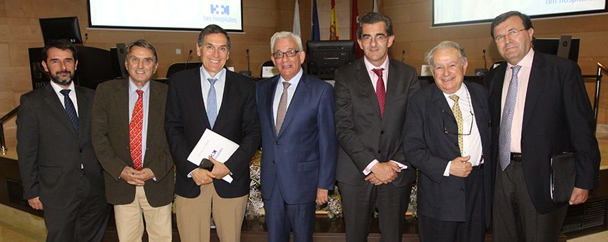 Cristóbal Belda; Alfonso Delgado Rubio, director del Departamento de Pediatría HM Hospitales; Tomás Chivato, decano de la Facultad de Medicina CEU San Pablo; Jesús Sánchez Martos, Consejero de Sanidad de la Comunidad de Madrid; Juan Abarca, presidente HM Hospitales; José Bueno, catedrático de Medicina Interna de la Universidad de Zaragoza; y Emilio Vicente, especialista en Cirugía General y del Aparato Digestivo de HM Hospitales. 