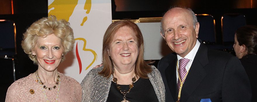 Pilar Fernández, directora del Instituto Internacional de Ciencias de la Salud; Judith Shamian, presidenta saliente del Consejo Internacional de Enfermería; Máximo González Jurado, presidente del Consejo general de Enfermería.