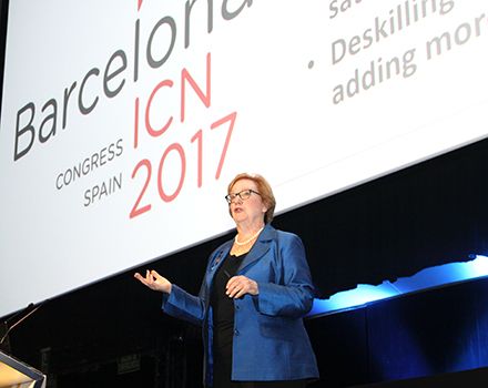 Linda Aiken en un momento de la conferencia