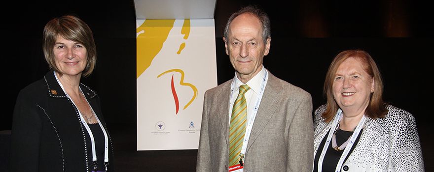 Frances Hughes, directora general del Consejo Internacional de Enfermería; Michael Marmot, profesor de Epidemiología de la University College London y Judith Shamian, directora del Congreso Internacional de Enfermería. 