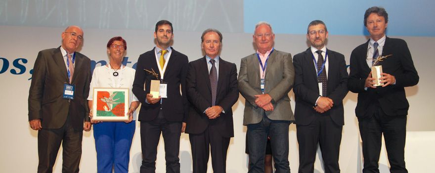 Boi Ruiz, profesor asociado de la Universidad Internacional de Barcelona; María Carmen Altarrivas, secretaria de Semergen Solidaria; Alejandro González Peña, de la Fundación Porque Viven; Martín Selllés, presidente de Janssen; Nei González Zapico, presidente de la Confederación Europea de Salud Mental de España; Andoni Lorenzo, presidente de FEDE, y Néstor Szerman, presidente de la Fundación de Patología Dual.