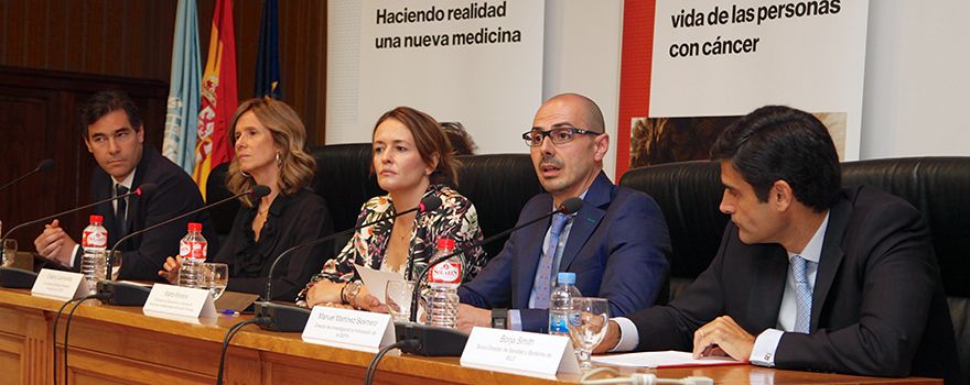 Gabriel Galván, director general de Novartis Oncology; Cristina Garmendia, presidenta de Cotec; Marta Moreno, directora de Relaciones Institucionales de Novartis; José Manuel Martínez Sesmero, director de Innovación de la SEFH, y Borja Smith, socio director de Farma, Bio y Sanidad en SILO. 