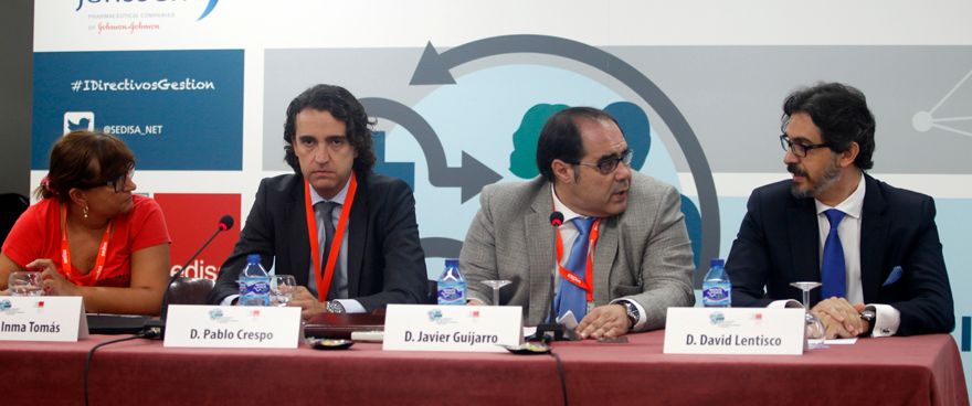 Inma Tomás, jefa del Servicio de Contratación del Sergas; Pablo Crespo, director del Departamento legal de Fenin; Javier Guijarro, secretario general de la AEIH; y David Lentisco, socio director de Lentisco.