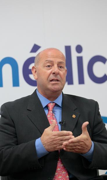 El nuevo presidente del Colegio de Médicos de Guadalajara reclama más incentivos para que los médicos no abandonen la provincia.