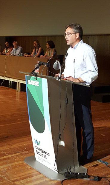 Instantánea de Manuel Cascos durante su primer discurso como presidente de Satse. 