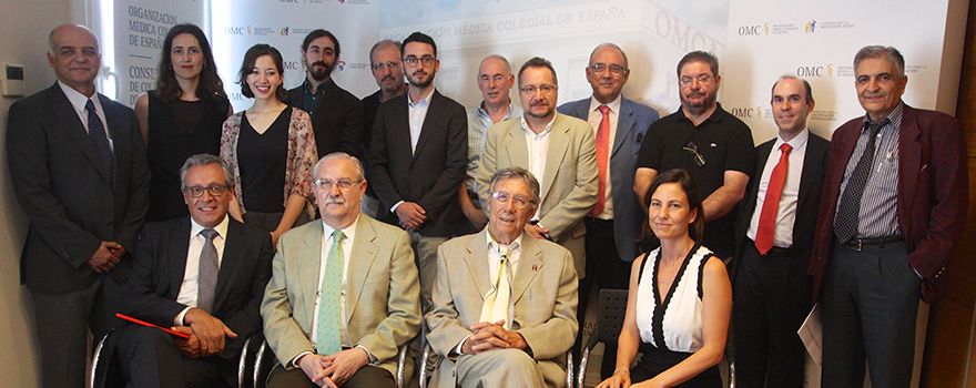 Foto de familia de los participantes en el proyecto de declaración de la relación médico-paciente como Patrimonio de la Unesco. 
