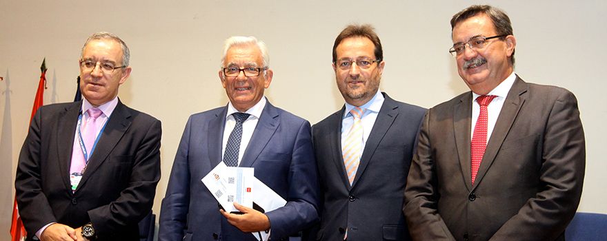 El Gerente del Hospital Clínico San Carlos, José Soto; el consejero de Sanidad, Jesús Sánchez Martos; el director general de Humanización, Fernando Prados, y el viceconsejero de Sanidad, Manuel Molina.