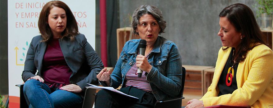 Elisa Flores, Carolina Rubio y Margarita Morais exponen las conclusiones del informe.