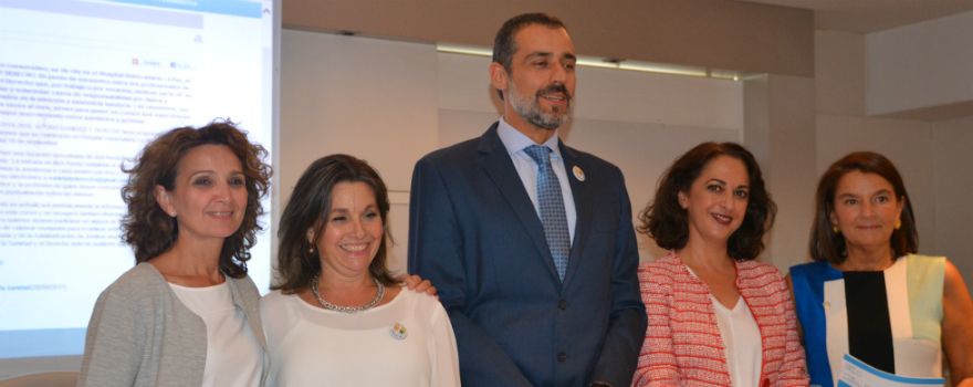 Los ponentes Adela Fernández, Eva García-Risco, Carlos Mascias, Macarena Gálvez y Asunción González. 