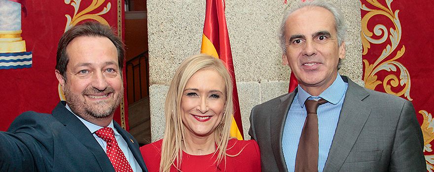 Fernando Prados, la presidenta Cristina Cifuentes y el consejero de Sanidad, Enrique Ruiz Escudero. 
