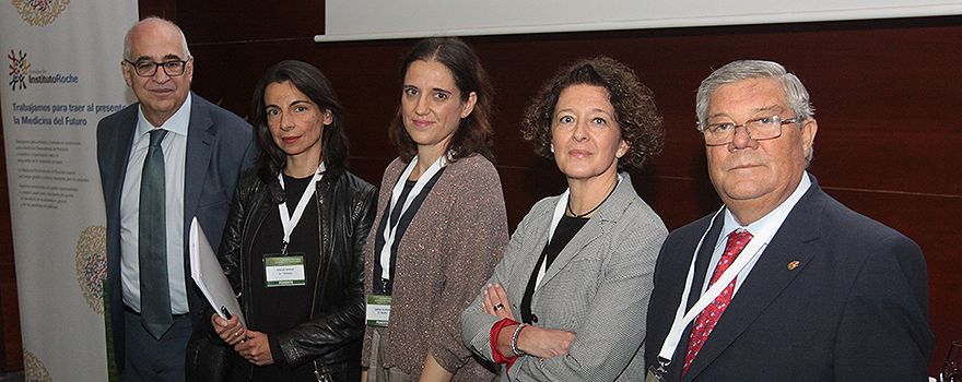 De izquierda a derecha, Federico Plaza; Viviana García Llerena, profesora de Bioética y Derecho biomédico de la Universidad de La Coruña; Marta Salinas, de la Consultora Aosendo; Ruth Vera, y Antonio De Torres, de la Asociación Española de Derecho Sanitario.