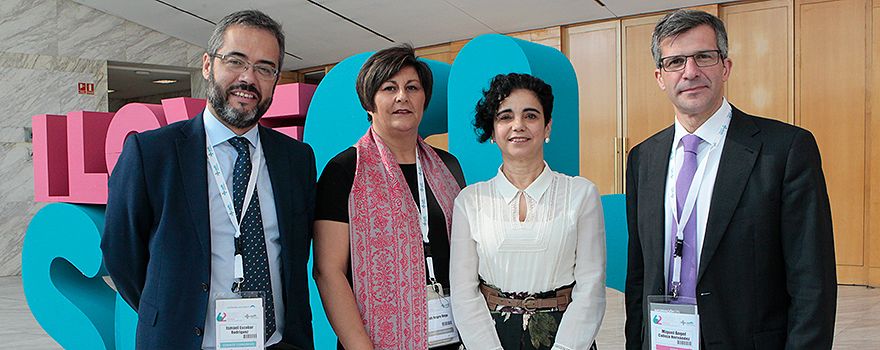 Cruz Martos y Calleja posan junto a los presidentes de los comités científico y organizador del 62 Congreso, Ismael Escobar y Eva Negro.