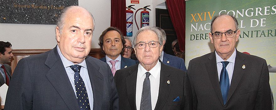 Ricardo De Lorenzo, presidente del Comité Organizador del Congreso Nacional de Derecho Sanitario; Diego Murillo, presidente de la Fundación AMA, y Luis Campos, presidente de AMA. 