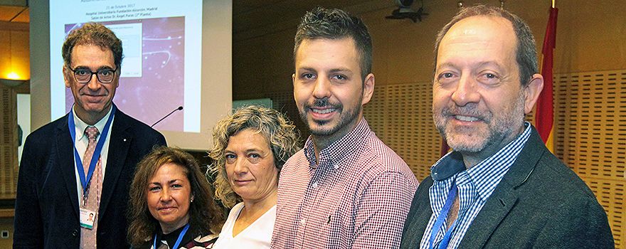 Virgilio Castilla, director asistencial del Hospital Universitario Fundación Alcorcón; Helena Martín, coordinadora de la Unidad de EAS del mismo centro; Isabel González, jefa de la Unidad de Medicina Interna de dicho hospital; Manuel Ruiz y Lucio Pallarés, coordinador del GEAS.