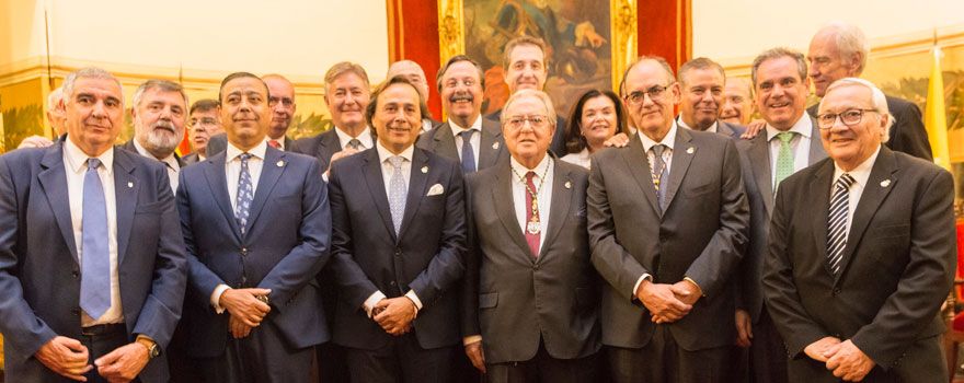 Diego Murillo, en el centro, rodeado de los consejeros de AMA durante el acto. 