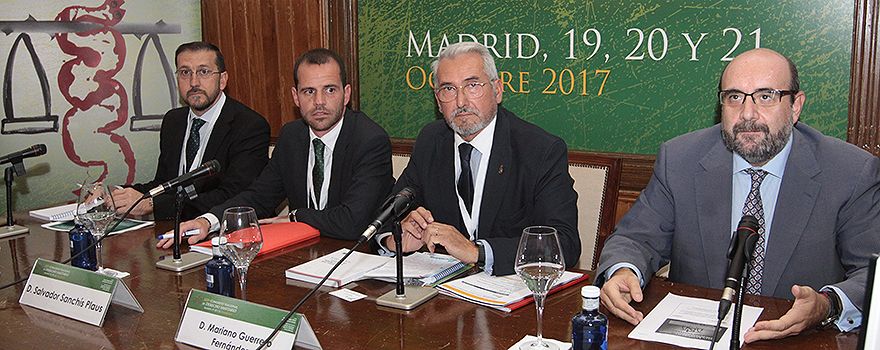Los ponentes antes de comenzar la mesa de trabajo.