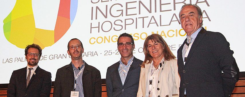 Luis Márquez, director general de Recursos Económicos del Servicio Canario de Salud (SCS) y moderador del debate; Jaume Cera, director gerente de la Oficina de Proyectos de J.G. Ingenieros S.A.; Antoni Campos, director de Operaciones de Vall d'Hebrón; Beatriz González, catedrática de Métodos Cuantitativos en Economía y Gestión de la Universidad de Las Palmas de Gran Canaria. 