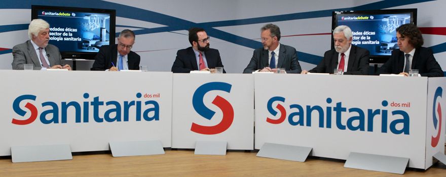 Un momento del debate: Andrés Íñiguez, José Soto, Eduardo Ortega (moderador), Alfredo Diego, Ángel Gayete y Pablo Crespo.