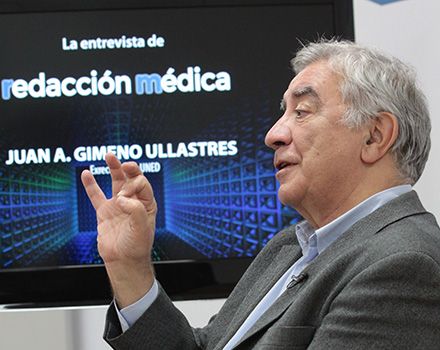 Juan Antonio Gimeno en un momento de la entrevista. 