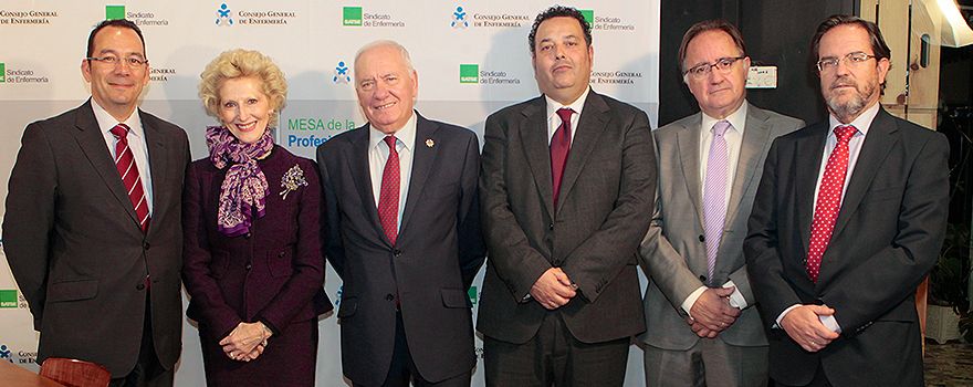 José Luis Cobos, asesor del Consejo General de Enfermería; Pilar Fernández, vicepresidenta del Consejo General de Enfermería; Florentino Pérez Raya, presidente del Consejo General de Enfermería; Rafael Jesús López, vicesecretario general del Consejo General de Enfermería; Rafael lletget, asesor del Consejo General de Enfermería; Francisco Corpas; responsable del Departamento Legal del Consejo General de Enfermería. 