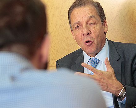 Para Prats, es necesario que las competencias de las profesiones sanitarias sean flexibles y se puedan adaptar a los retos que lleguen en el futuro.