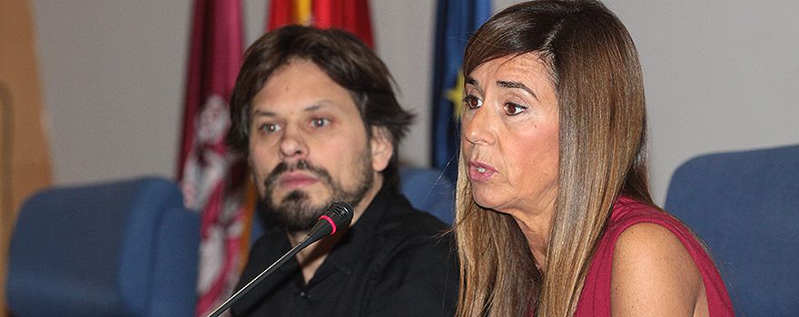 Daniele Cipriani y Montse Sánchez durante la ponencia sobre 'Tratamiento en red de los Trastornos de Conducta en adolescentes con TDAH'.