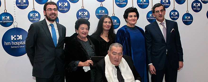 La familia Abarca Cidón posa antes del inicio del cóctel. 