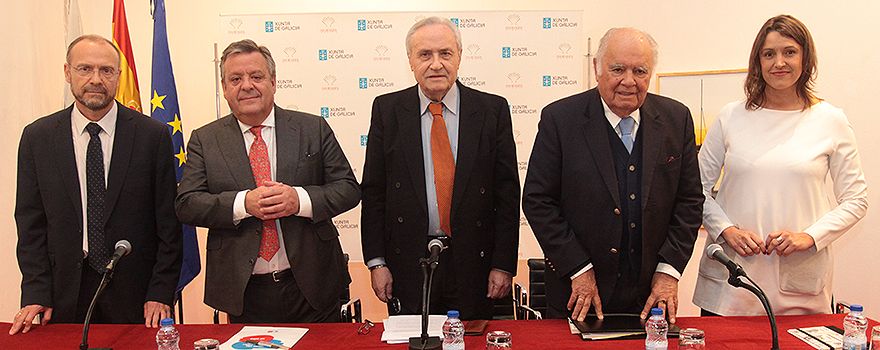 Julio Zarco, presidente de la Fundación Humans; Julio Ancochea, presidente de Asomega; José Ramón Ónega, director de la Casa Galicia y delegado de la Xunta en Madrid; Enrique Iglesias, presidente de Honor del Comité Internacional de Asomega; Cristina Muñoz,responsable de Formación y Calidad del Centro de Humanización de la Salud.