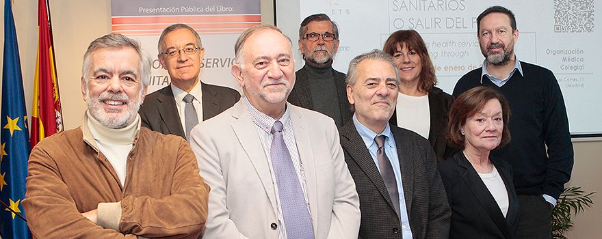Por abajo, Juan del Llano, presidente de la Aeets; José Ramón Repullo, director de la Fundación para la Formación de la OMC; Salvador Peiró Moreno, miembro de Fisabio, y María Callejón, catedrática de Política Económica y Estructura Económica Mundial de la Universidad de Barcelona. En la fila superior: José Soto, gerente del Hospital Universitario Clínico San Carlos, Juan José Polledo, director de Government Affairs y Market Access de Celgene; Beatriz González, catedrática de Política Económica y Estructura Económica Mundial de la Universidad de Barcelona, y Ángel Puyol, profesor de Filosofía Moral y Política de la Universidad Autónoma de Barcelona.
