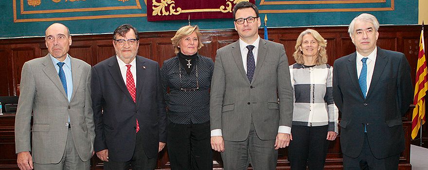 Antoni Esteve, vicepresidente de Farmaindustria; Saturnino de la Plaza, vicepresidente de la Real Academia de Doctores de España; Amalia Avilés, directora técnica de Aeseg; Manuel Ibarra, jefe de Área de la Aemps; María Ángeles Figuerola, directora general de Sevem, y Emili Esteve, director técnico de Farmaindustria.