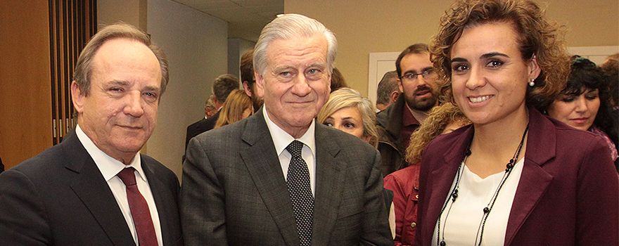 Javier Castrodeza, secretario general de Sanidad y Consumo; Valentín Fuster, presidente del Consejo Asesor de Sanidad, y Dolors Montserrat, ministra de Sanidad.