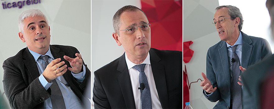 Vicente Arrarte, presidente electo de la sección de Riesgo Vascular y Rehabilitación Cardíaca de la SEC; Gustavo Vitale, medical lead del área caradiovascular y coordinador interino del Departamento Médico de Astrazeneca en España, y Manuel Anguita, presidente de la SEC. 