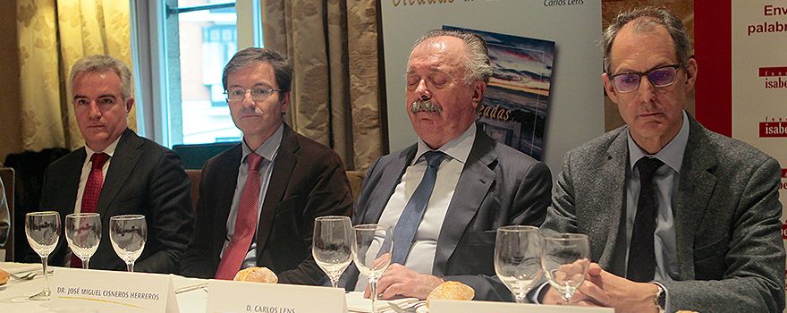 Ignasi Biosca, consejero delegado de Reig Jofre; José Miguel Cisneros, del Hospital Universitario Virgen del Rocío de Sevilla; Carlos Lens, subdirector general de Calidad de Medicamentos y Productos Sanitarios del Ministerio de Sanidad y Rafael Cantón, del Hospital Universitario Ramón y Cajal de Madrid.