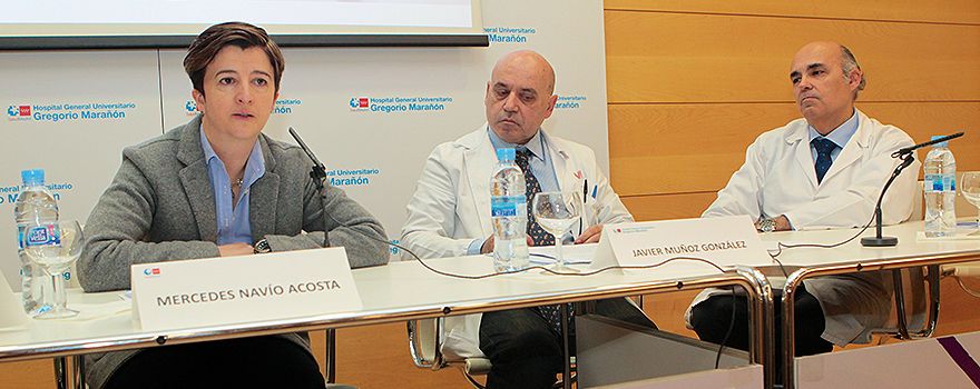 Mercedes Navío, Javier Muñoz,  director médico del Hospital Gregorio Marañón, y Francisco Ferre.