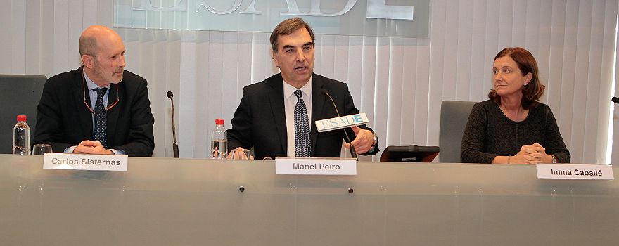 Carlos Sisternas, coordinador de Sector Diagnóstico In Vitro de Fenin; Manel Peiró, director del Institute for Healthcare Management de Esade, e Imma Caballé, presidenta de la Sociedad Española de Medicina de Laboratorio.