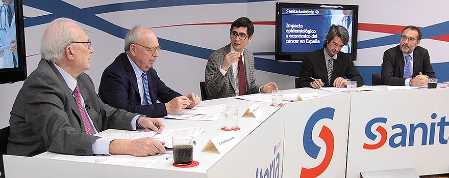 Un momento del debate sobre 'Impacto económico y epidemiológico del cáncer en España'.