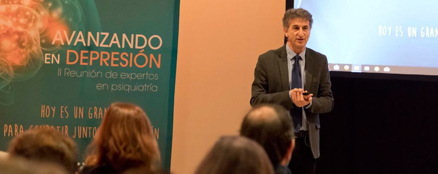 Un momento de la intervención de Miquel Roca en la II Reunión de expertos en Psiquiatría. 