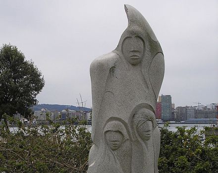 Estatua en honor a Isabel Zendal. 