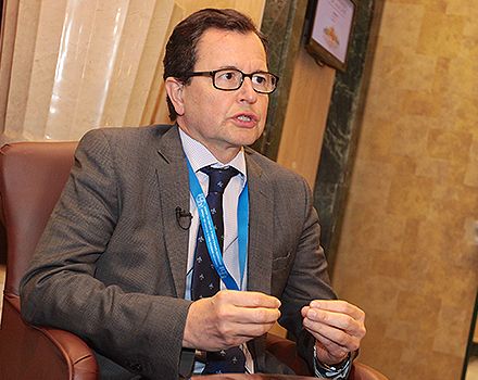 El jefe de Digestivo del Ramón y Cajal, durante la entrevista.