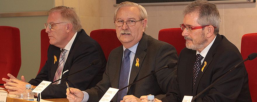 José Alberto Becerra, coordinador del Observatorio de Agresiones de la OMC, Serafín Romero, presidente de la OMC y Juan Manuel Garrote, secretario general de la OMC, presentan los datos del Observatorio de Agresiones de la OMC.