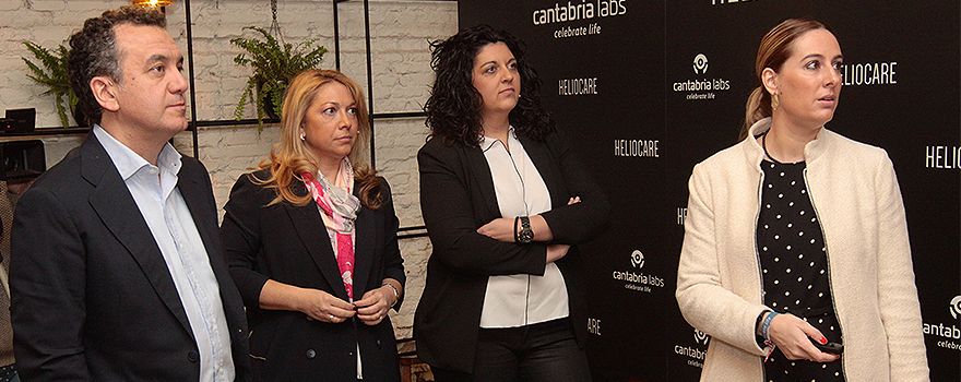 Roberto Brasero, meteorólogo de Atresmedia, y María Vitale, María Cuña e Isabel Villota, todas de Cantabria Labs. 