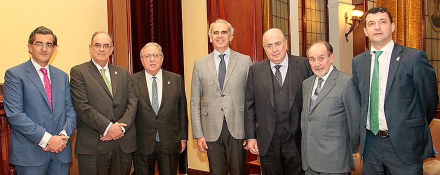Juan Abarca Cidón, presidente de HM Hospitales y presidente y consejero delegado de Promede; Luis Campos, presidente de AMA, Diego Murillo, presidente de la Fundación AMA; Enrique Ruiz Escudero, consejero de Sanidad de la Comunidad de Madrid, Ricardo De Lorenzo, presidente de la Fundación De Lorenzo y socio-director en De Lorenzo abogados; Joaquín Poch, presidente de la RANM; y Álvaro Basilio, gerente de la Fundación AMA. 
