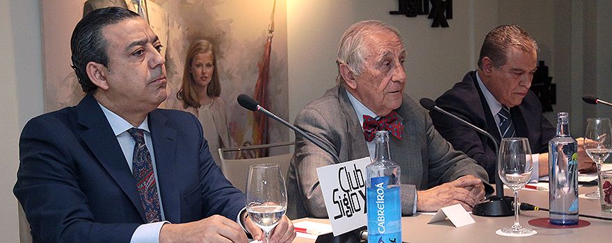 Óscar Castro, presidente del Consejo General de Dentistas de España; Inocencio Arias, presidente del Club Siglo XXI; Bartolomé Beltrán, médico y divulgador sanitario.